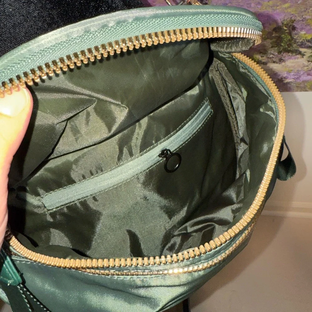 🌹 Elegant Green Crossbody Bag NWOT